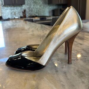 Guess genuine leather peep toe heels gold black 6.5